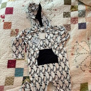 Kate Quinn Holiday Penguins one piece jumper 2T